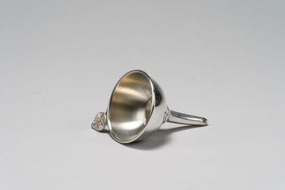 null 
Pewter decanting funnel. The thumb rest figured "T" and marked Taillevent on...