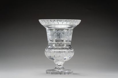 null Vase baluster out of engraved crystal with decoration of fruits and faceted.

Modern....