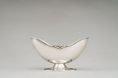 null Small silver (800/1000th) navette cup resting on an oval pedestal.

Weight :...