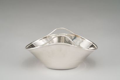 null Basket of modernist form out of silver (925/1000e) provided with handles on...