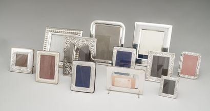 null Set of twelve photo frames, the frame in repoussé silver (800 or 925/1000e)

Gross...