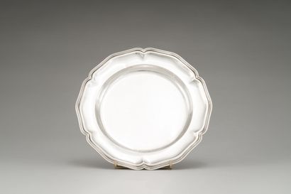 null Small silver dish (800/1000th) model filets contours. 

Italy, 20th century....