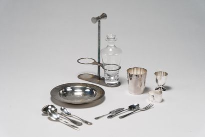 null CHRISTOFLE: 

Silver plated children's set, shell model, including: 

 - A soup...