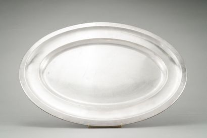 null Large oval fish dish in silver plated metal.

54 x 37 cm