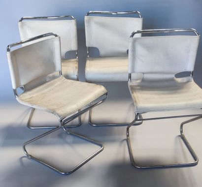null 317. OLIVIER MOURGUE (Né en 1939)

 Suite de quatre chaises tubulaires en métal...