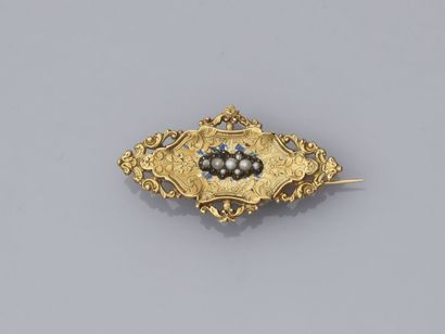 46. Diamond brooch in yellow gold 750/1000...