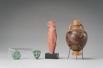 null 196. Lot composed of two antique style vases in terracotta

terracotta.

H:...