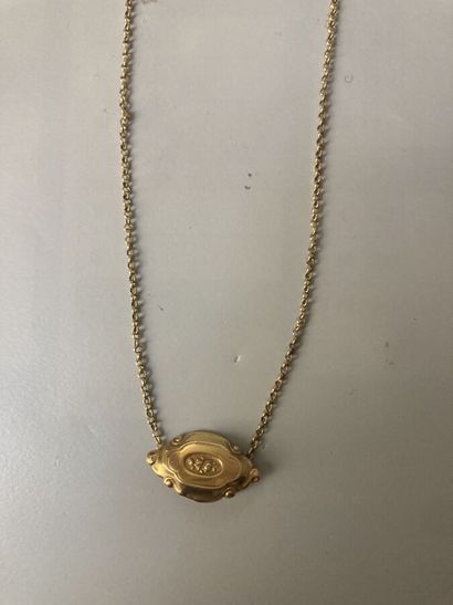 null 15. Small chain in yellow gold 750/1000 with pendant

contour edge.

Napoleon...