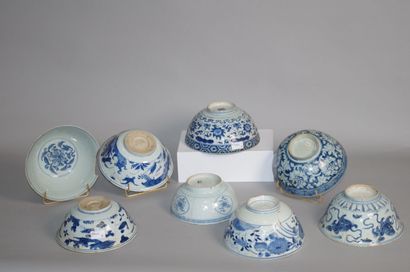 null CHINE

Huit bols en porcelaine bleu blanc à décor de fleurs et rinceaux feuillages,...
