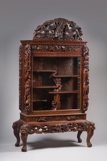 null CHINA

Display cabinet in exotic wood, the cornice, the uprights, the base with...