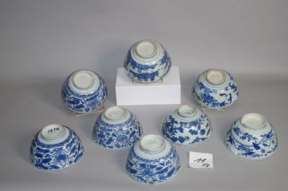 null CHINE

Huit grands bols en porcelaine bleu blanc, l'intérieur à décor de canards...