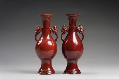 
CHINE

Paire de vases balustres en porcelaine...