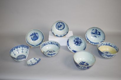 CHINE

Huit bols en porcelaine bleu blanc...