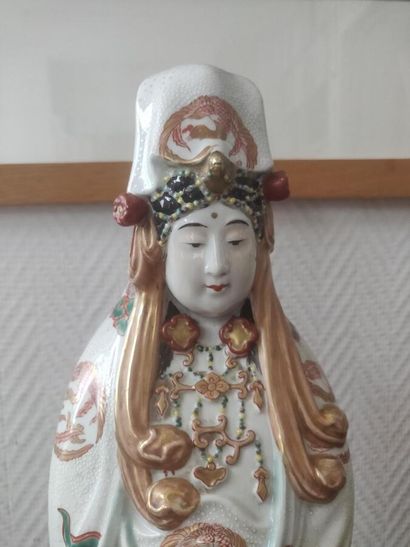 null JAPON

Statue de Kannon en porcelaine kutani, représentée debout, tenant un...