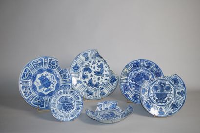 null CHINA

Six blue-white porcelain kraak dishes with central decoration of planter,...