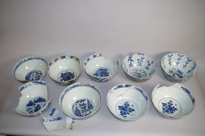 CHINE

Neuf grands bols en porcelaine bleu...