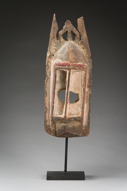 null MALI

Kanaga mask with a stylized cubist face.

Wood, natural pigments, localized...