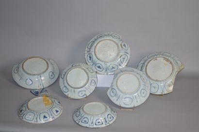null CHINE

Sept plats kraak en porcelaine bleu blanc à décor central de faisans,...