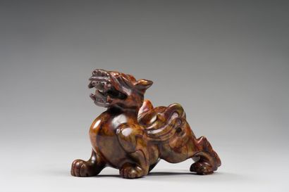 null CHINA

Three fantastic animals in jade, the heads raised

18 x 27 cm for the...