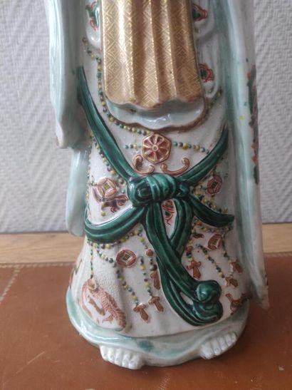 null JAPON

Statue de Kannon en porcelaine kutani, représentée debout, tenant un...