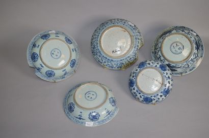 null CHINE

Cinq petits plats creux en porcelaine bleu blanc dont trois à décor de...