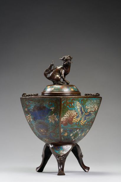 null JAPAN

Covered tripod incense burner in bronze and champlevé enamels, the body...