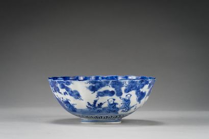 CHINE ou JAPON

Bol en porcelaine bleu blanc,...