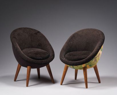 null 237. JEAN ROYÈRE (1902-1981)
 Paire de fauteuils « Oeuf » version haute à coque...