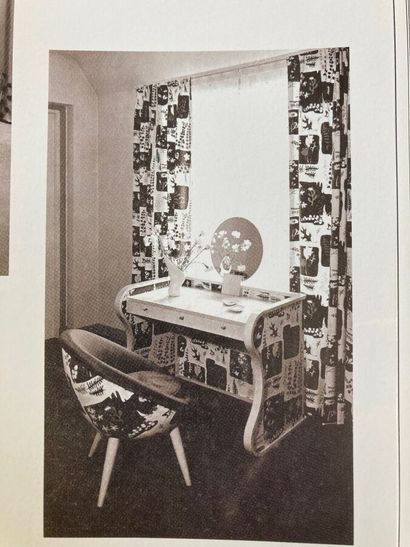 null 237. JEAN ROYÈRE (1902-1981)
 Paire de fauteuils « Oeuf » version haute à coque...