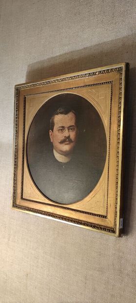 null Ecole française fin XIXème siècle
« Portrait d'homme à la moustache »
Toile...