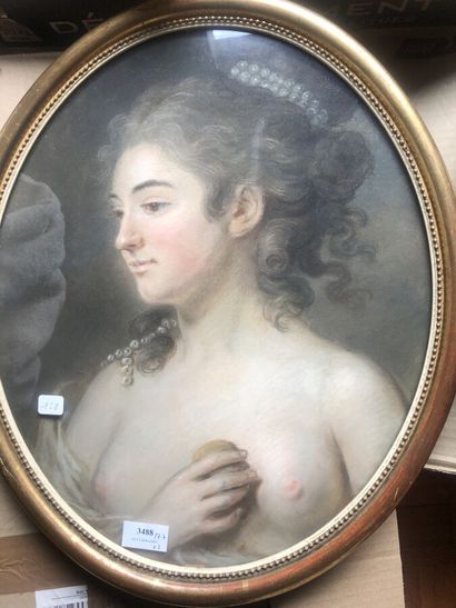 null Ecole française XIXème 
« Jeunes femmes aux chignons de perles » 
Paire de pastels...
