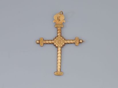 null 29. Suite of 2 gold Jeannette crosses, the 1st one centered with 3
flowers (H:...