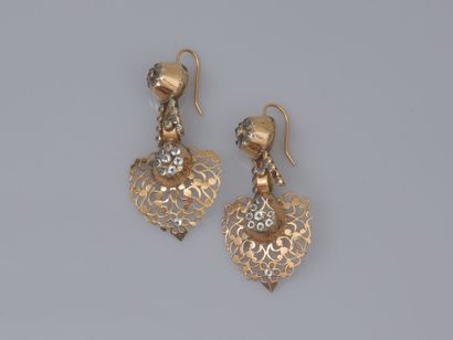 37. Pair of articulated earrings in gold...
