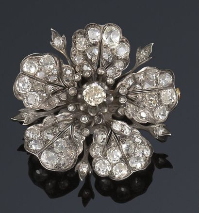 41. Silver brooch forming a rosehip flower,...