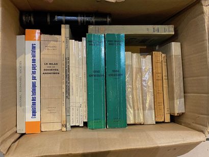 null ECONOMY.
Set of three boxes containing approximately 65 volumes on subjects...