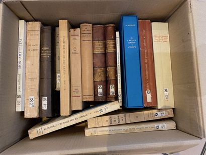 null SCIENCES-POLITIQUES.
Set of two boxes containing approximately 40 volumes on...