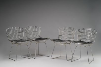  240. Harry BERTOIA (1915-1978) & KNOLL INTERNATIONAL
Suite de quatre chaises modèle... Gazette Drouot