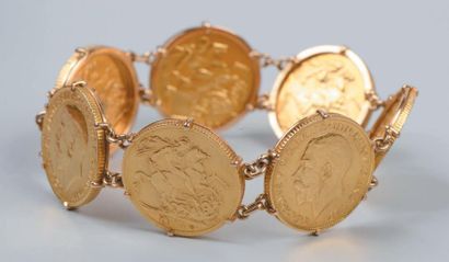 null BRACELET en or 18k ornée de sept souverains.
Poids: 69 g