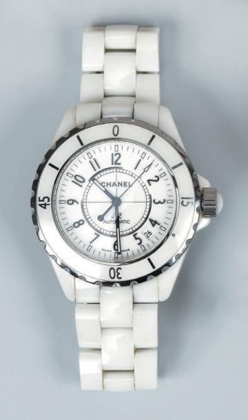 CHANEL “J12”
Montre bracelet d'homme en céramique blanche et acier, cadran blanc...