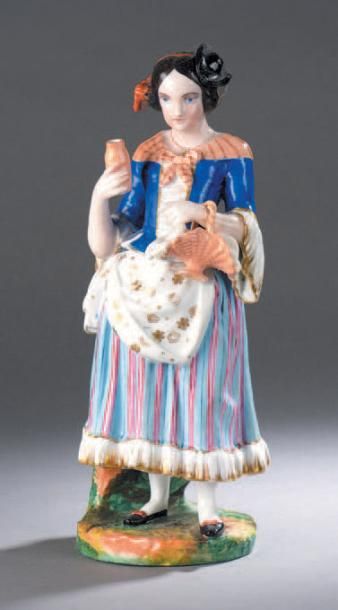 null Tisanière en porcelaine à décor polychrome et or représentant une jeune femme...