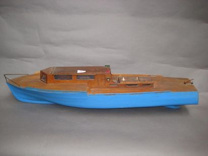 null Maquette navigante artisanale du Yacht " Marie Thérèse. La Gacilly " en bois...