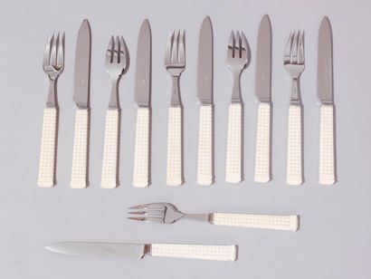 null Série de six fourchettes tridents et six couteaux à fruits de style Art Déco,...
