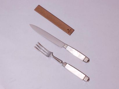 null Service à découper composé d'une grande fourchette et d'un grand couteau, manches...