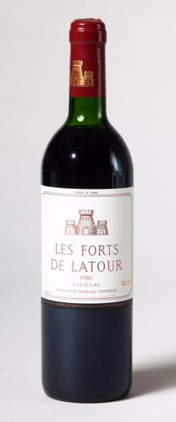 null 1 Caisse Les forts de Latour, Médoc 1986, 12 Bouteilles.