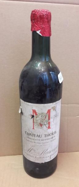 null Lot comprenant:
- 1 Bouteille de Château Cos Labory, 1954.
Niveau mi-épaule.
(Étiquette...