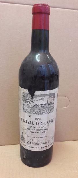 null Lot comprenant:
- 1 Bouteille de Château Cos Labory, 1954.
Niveau mi-épaule.
(Étiquette...