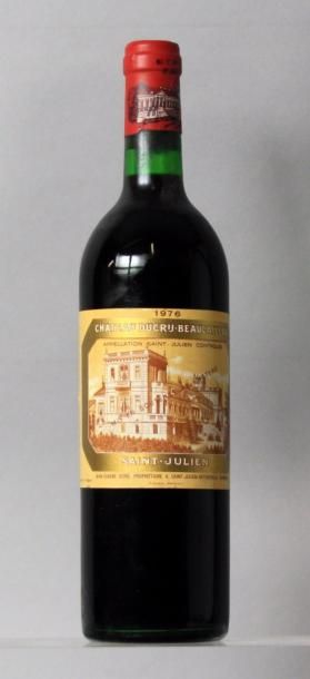 null Une bouteille CHÂTEAU DUCRU BEAUCAILLOU 2é GCC – St. Julien 1976