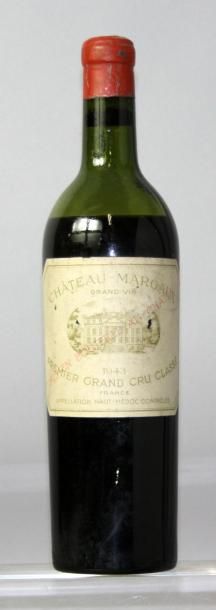 null Une bouteille Château MARGAUX 1er GCC – MARGAUX 1943 Etiquette
légèrement abimée,...