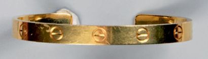 CARTIER Love
Bracelet type jonc ouvert en or jaune 18K (750°/00) orné de vis.
Signé...