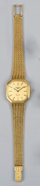 LONGINES Montre bracelet de dame en or jaune 18K (750°/00).
Mouvement à quartz. En...